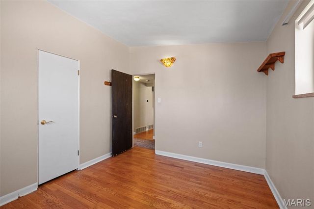 15 Oakwood Lane, St Louis, MO 63129