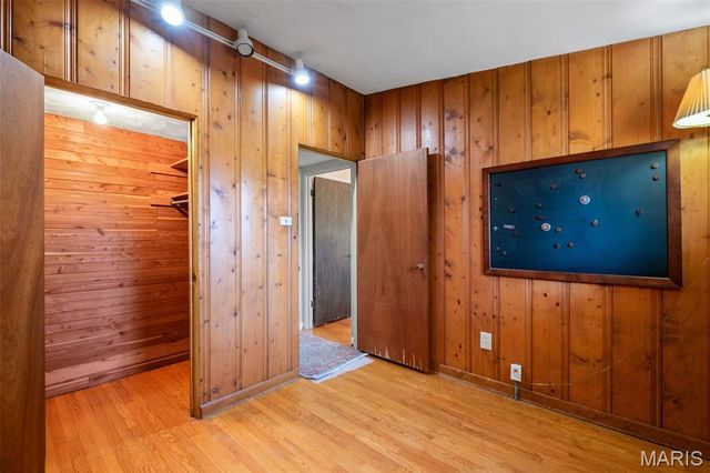 15 Oakwood Lane, St Louis, MO 63129