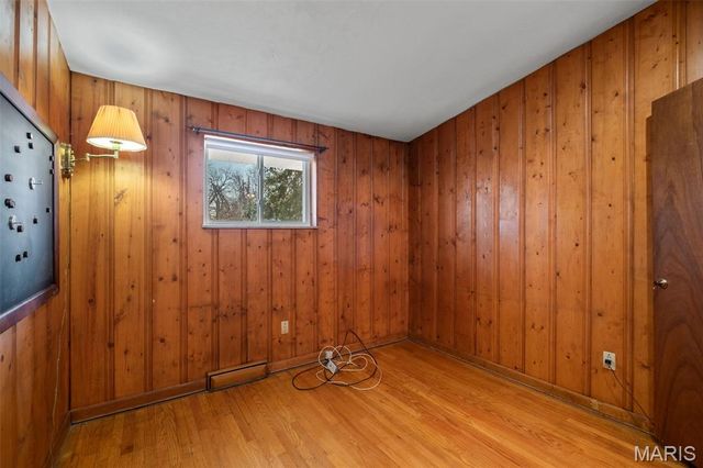 15 Oakwood Lane, St Louis, MO 63129