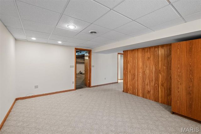 15 Oakwood Lane, St Louis, MO 63129