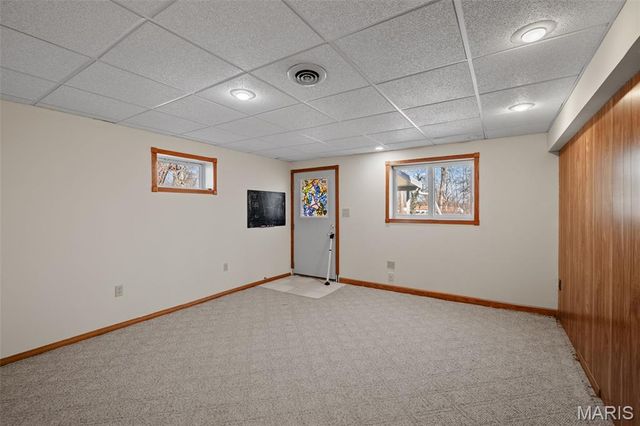 15 Oakwood Lane, St Louis, MO 63129