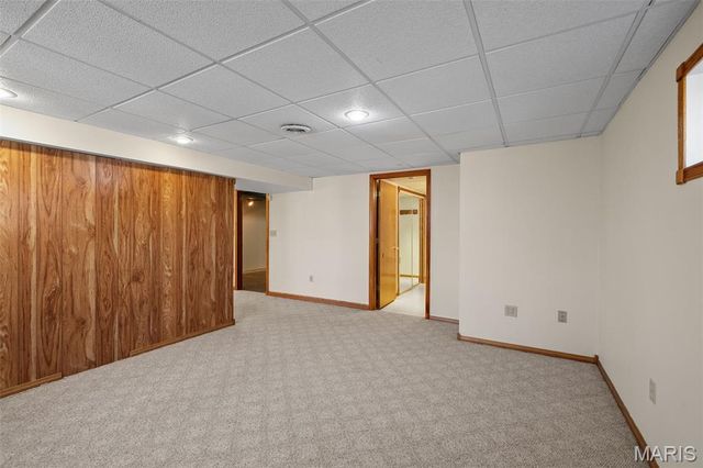 15 Oakwood Lane, St Louis, MO 63129