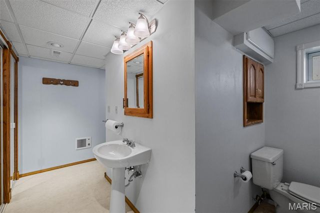 15 Oakwood Lane, St Louis, MO 63129