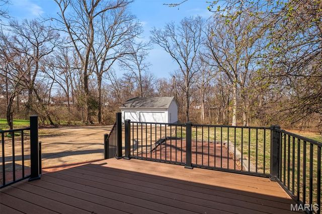 15 Oakwood Lane, St Louis, MO 63129