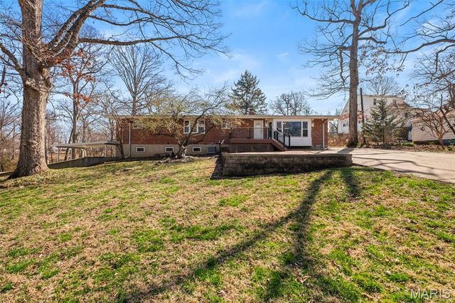 15 Oakwood Lane, St Louis, MO 63129