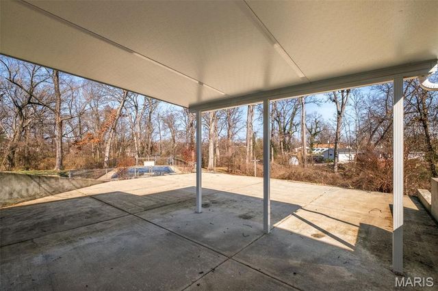 15 Oakwood Lane, St Louis, MO 63129