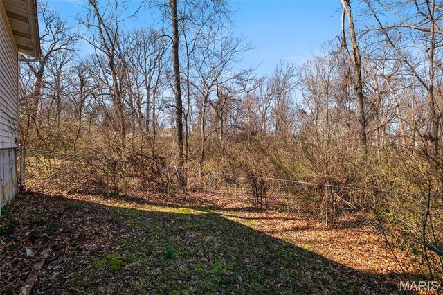 15 Oakwood Lane, St Louis, MO 63129