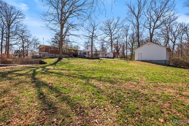 15 Oakwood Lane, St Louis, MO 63129