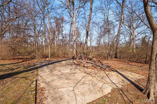 15 Oakwood Lane, St Louis, MO 63129