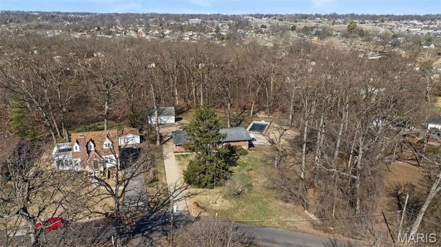 15 Oakwood Lane, St Louis, MO 63129