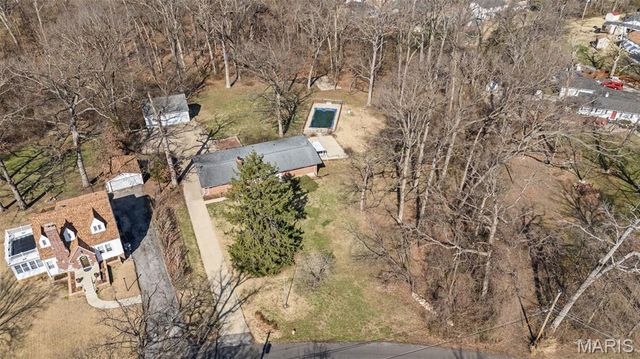 15 Oakwood Lane, St Louis, MO 63129