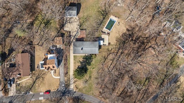 15 Oakwood Lane, St Louis, MO 63129