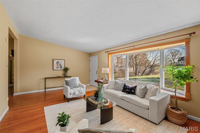 15 Oakwood Lane, St Louis, MO 63129