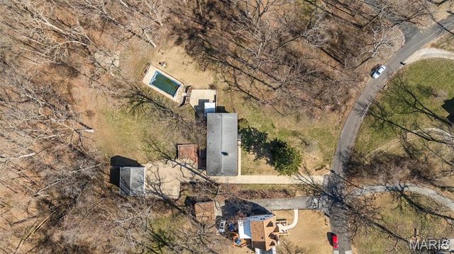 15 Oakwood Lane, St Louis, MO 63129