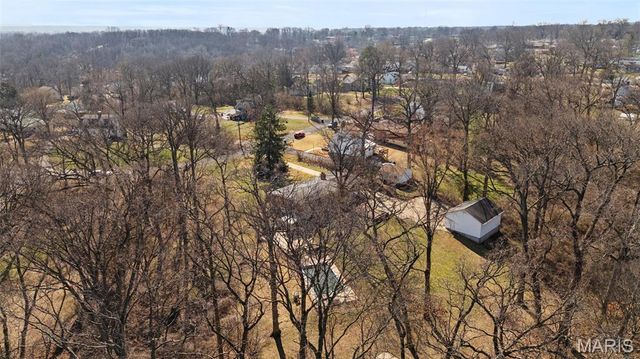 15 Oakwood Lane, St Louis, MO 63129