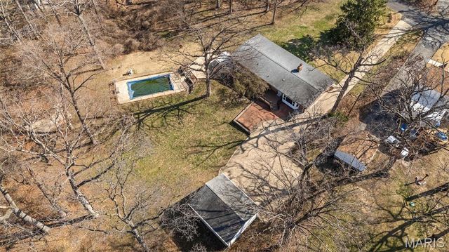 15 Oakwood Lane, St Louis, MO 63129