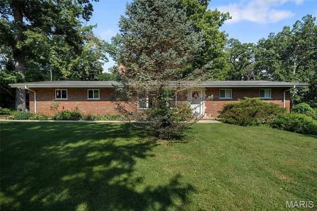 15 Oakwood Lane, St Louis, MO 63129