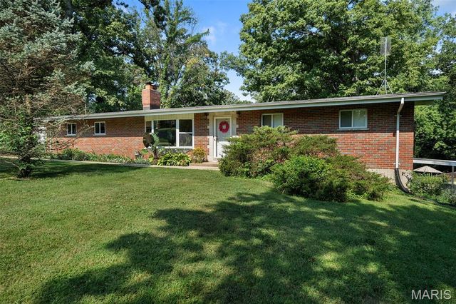 15 Oakwood Lane, St Louis, MO 63129