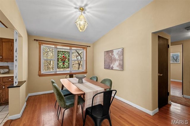 15 Oakwood Lane, St Louis, MO 63129