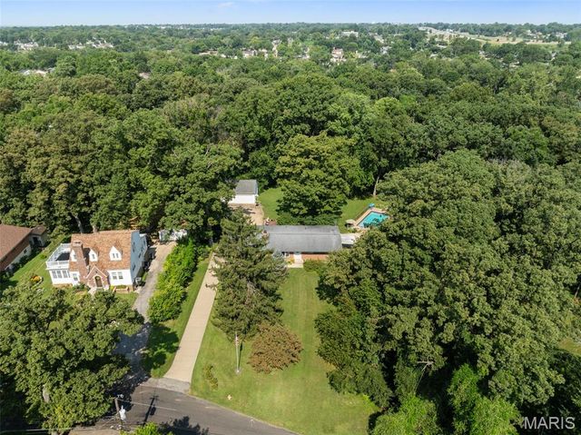 15 Oakwood Lane, St Louis, MO 63129