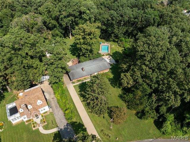 15 Oakwood Lane, St Louis, MO 63129