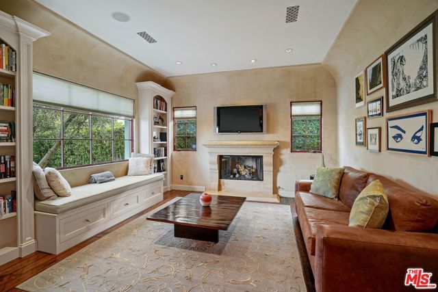 101 S Kilkea Drive, Los Angeles, CA 90048