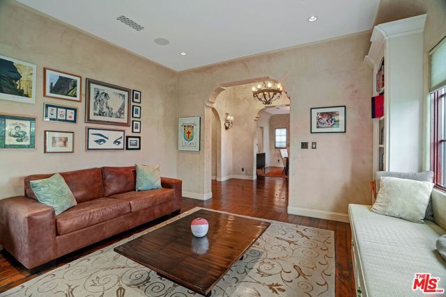101 S Kilkea Drive, Los Angeles, CA 90048