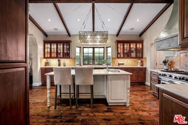 101 S Kilkea Drive, Los Angeles, CA 90048