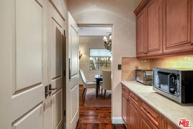 101 S Kilkea Drive, Los Angeles, CA 90048