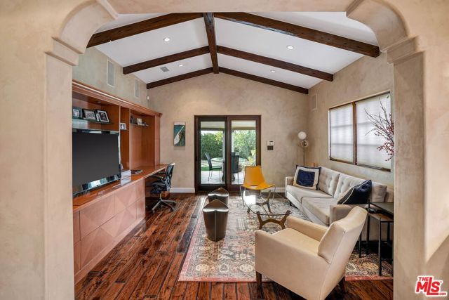 101 S Kilkea Drive, Los Angeles, CA 90048