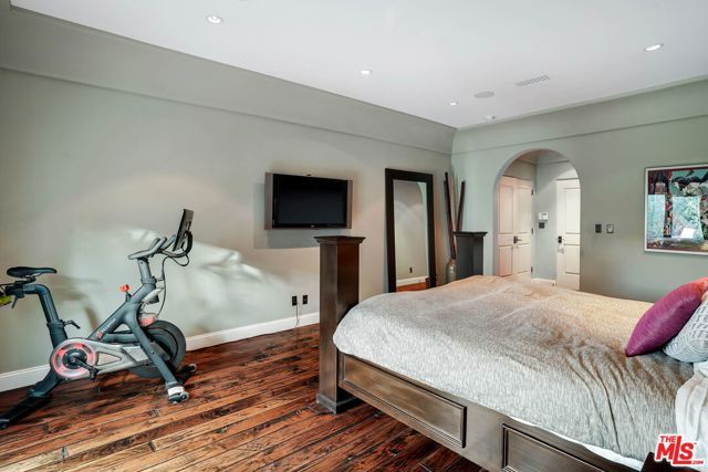 101 S Kilkea Drive, Los Angeles, CA 90048