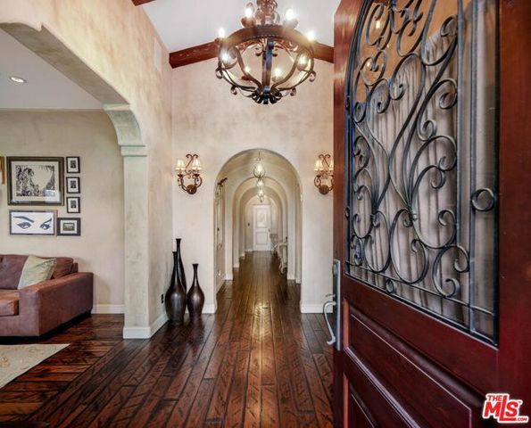 101 S Kilkea Drive, Los Angeles, CA 90048