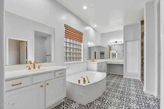 6858 W PEAK VIEW Road, Peoria, AZ 85383