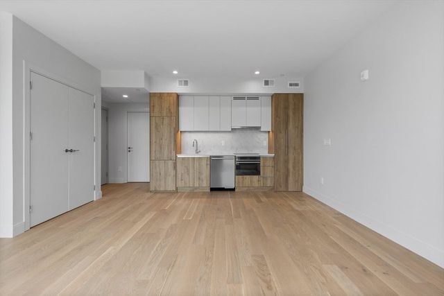 1055 Cambridge St 301, Cambridge, MA 02139