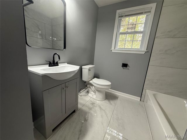 3518 N WAREINGWOOD Drive, Montgomery, AL 36109