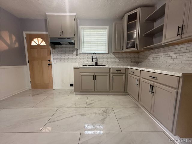 3518 N WAREINGWOOD Drive, Montgomery, AL 36109