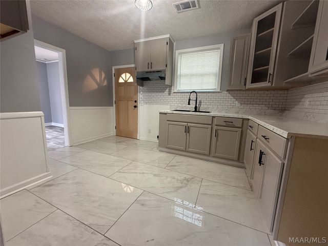 3518 N WAREINGWOOD Drive, Montgomery, AL 36109