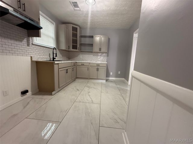 3518 N WAREINGWOOD Drive, Montgomery, AL 36109