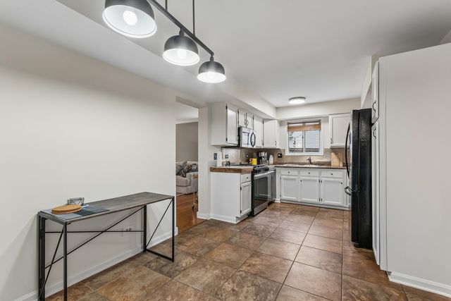298 Danbury Drive, Naperville, IL 60565