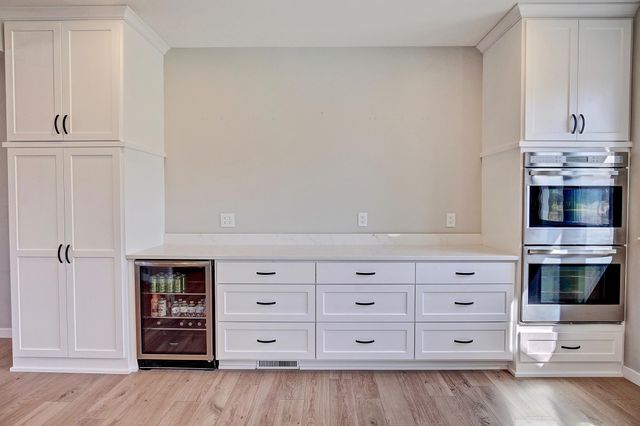 1595 Spinaker Drive, Woodbury, MN 55125