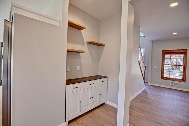 1595 Spinaker Drive, Woodbury, MN 55125