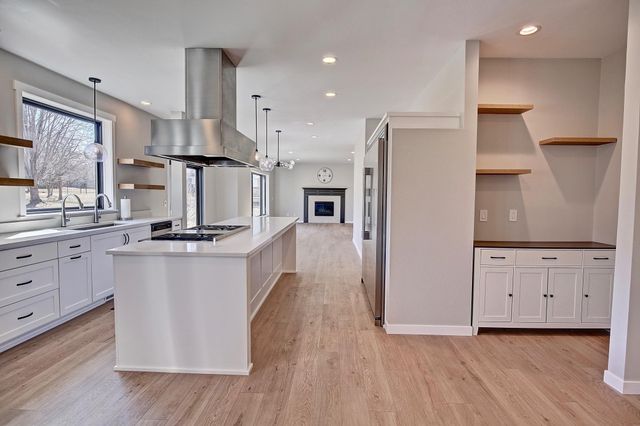 1595 Spinaker Drive, Woodbury, MN 55125