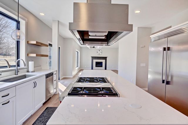 1595 Spinaker Drive, Woodbury, MN 55125