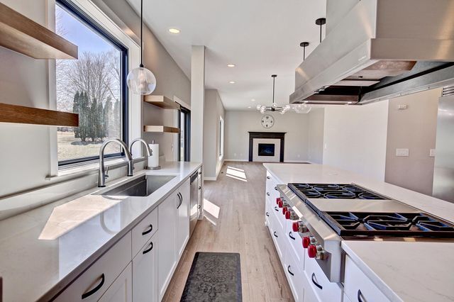 1595 Spinaker Drive, Woodbury, MN 55125