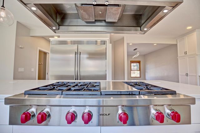 1595 Spinaker Drive, Woodbury, MN 55125