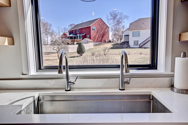 1595 Spinaker Drive, Woodbury, MN 55125