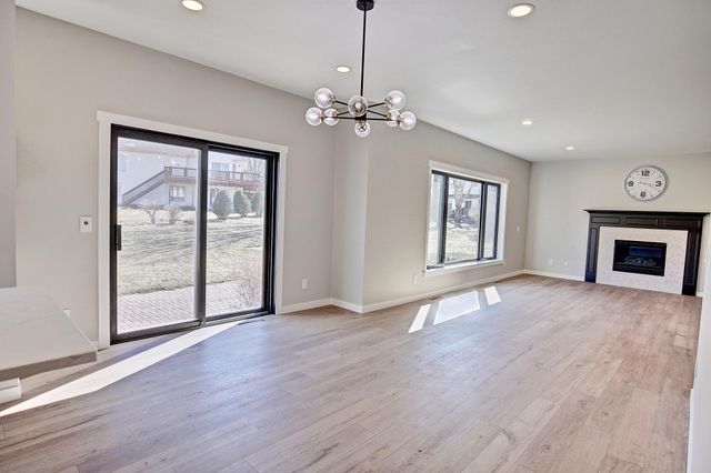 1595 Spinaker Drive, Woodbury, MN 55125