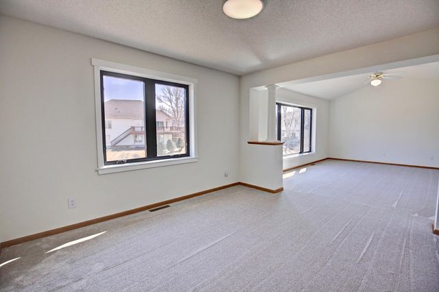 1595 Spinaker Drive, Woodbury, MN 55125