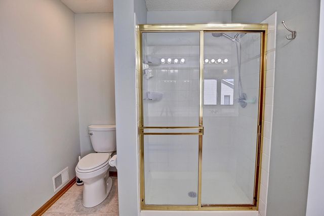 1595 Spinaker Drive, Woodbury, MN 55125