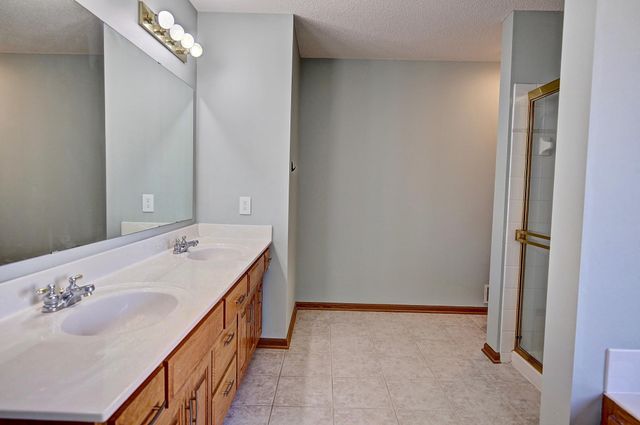 1595 Spinaker Drive, Woodbury, MN 55125